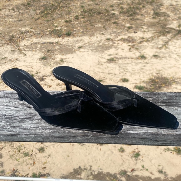 Black Suede Point Kitten Heels Ann Taylor Brand Size 5.5 - Picture 1 of 5
